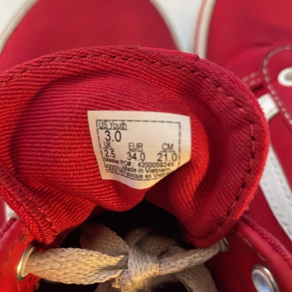 Classic Vans red with white trademark logo on the sides - Picture 3 of 7